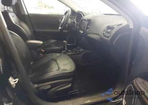 2018 Jeep Compass Limited 4X4 из США, поврежденный, VIN 3C4NJDCB0JT199837